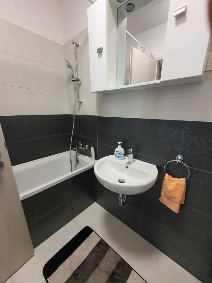 Park West Apartment - Free Parking Budapeszt Zewnętrze zdjęcie